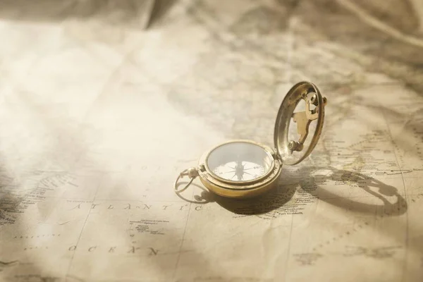 Retro Styl Starožitný Zlatý Kompas Sluneční Starý Námořní Mapa Close — Stock fotografie