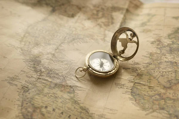 Retro Stil Antika Gyllene Kompass Solur Och Gamla Sjökort Närbild — Stockfoto