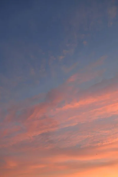 Clear Blue Sky Pink Golden Glowing Clouds Sunrise Dramatic Cloudscape — Stock Photo, Image