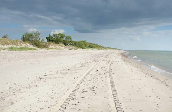 Açık Bir Yaz Gününde Baltık Kıyıları Kum Tepeleri Plaj Atv — Stok fotoğraf