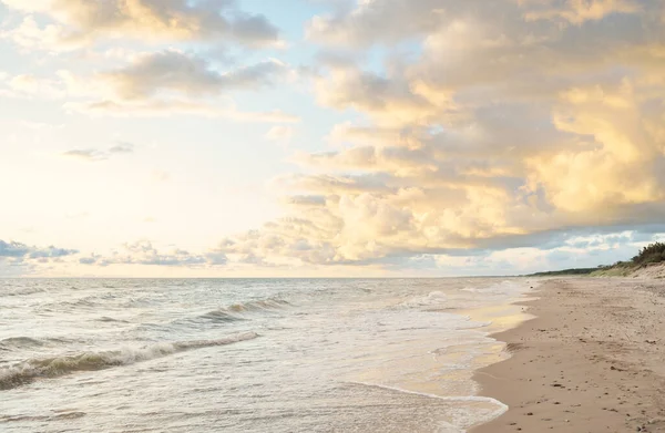 Panoramic View Baltic Sea Shore Sunset Dramatic Cloudscape Glowing Clouds — Fotografia de Stock