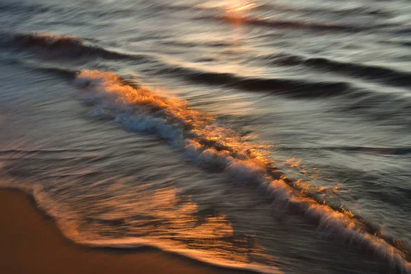 Sea Waves Splashes Texture Colorful Sky Reflecting Water Idyllic Seascape — Stock Photo, Image