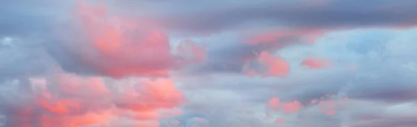 Захід Сонця Небо Світяться Рожеві Золоті Хмари Після Шторму Драматичний — стокове фото