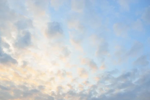 Clear Blue Sky Glowing Cirrus Cumulus Clouds Storm Sunset Dramatic — Fotografia de Stock