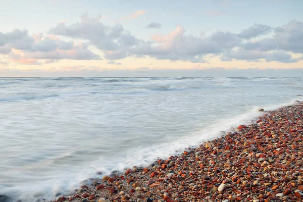 Морські Хвилі Текстура Бризок Барвисте Небо Відбивається Воді Ідилічний Морський — стокове фото