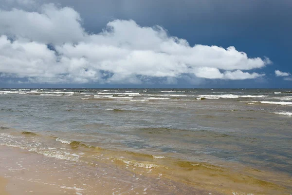 嵐の後のバルト海 暗い青空 劇的な輝く雲 パノラマビュー 生態系 気候変動 — ストック写真