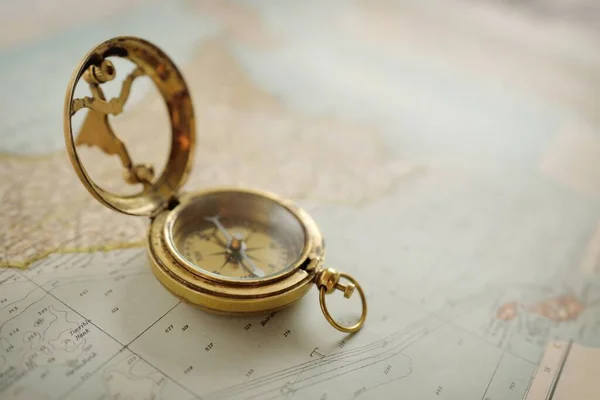 Retro Tarzı Antika Altın Pusula Güneş Saati Eski Deniz Haritası — Stok fotoğraf