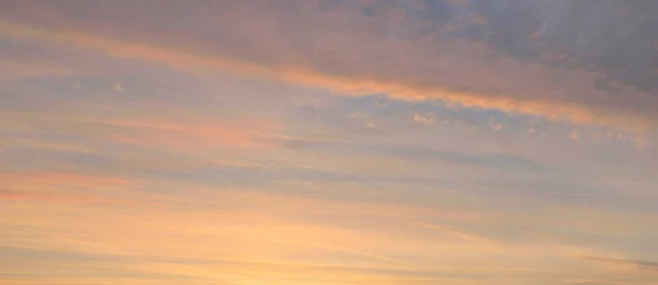 Clear Blue Sky Glowing Pink Golden Cirrus Cumulus Clouds Sunrise — Stock Photo, Image