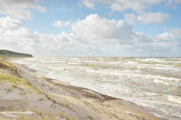 Ostseestrand Sanddünen Strand Nach Dem Sturm Dramatischer Himmel Glühende Wolken Stockbild