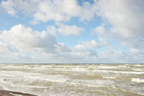 Ostseestrand Sanddünen Strand Nach Dem Sturm Dramatischer Himmel Glühende Wolken lizenzfreie Stockbilder