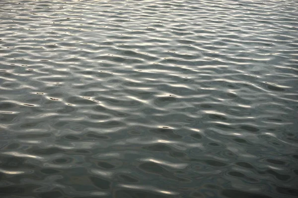 Oberflächenstruktur Des Wassers Sanftes Sonnenuntergangslicht Reflexionen Auf Dem Wasser Natur — Stockfoto