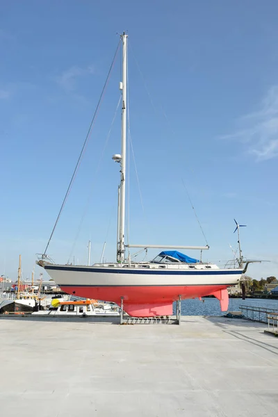 Fuß Kreuzendes Segelboot Das Land Einem Yachthafen Steht Transport Nautische — Stockfoto