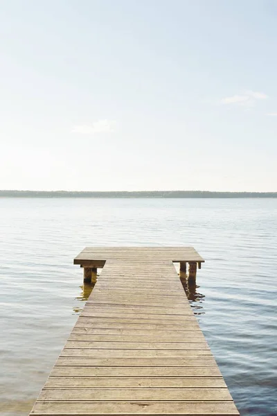 Forest River Lake Sunny Day Wooden Pier Clea Sky Reflections — Foto Stock