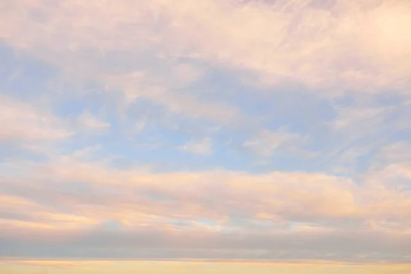 Clear Blue Sky Glowing Pink Cirrus Cumulus Clouds Storm Sunset — Foto de Stock