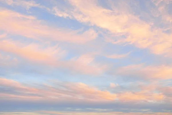 Clear Blue Sky Glowing Pink Cirrus Cumulus Clouds Storm Sunset — Zdjęcie stockowe