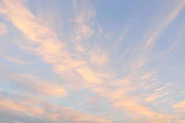 Clear Blue Sky Glowing Pink Cirrus Cumulus Clouds Storm Sunset — Fotografia de Stock