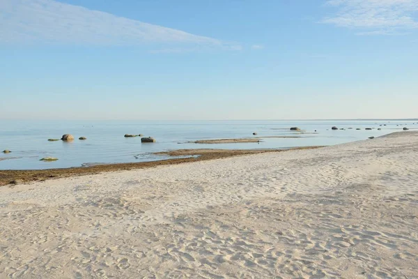 在阳光明媚的日子 波罗的海海岸 晴朗的天空 Idyllic景观 生态旅游 — 图库照片