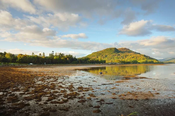 Skalnaté Jezero Hory Les Skotsko Velká Británie Atmosférická Krajina Cestovní — Stock fotografie