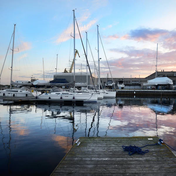 Sloop Rigged Sailboat Rent Sale Moored Pier Yacht Marina Nautical — Stockfoto
