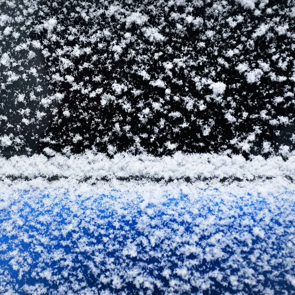 Schneeflocken Auf Einer Autoscheibe Nach Einem Schneesturm Nahaufnahme Kälte Winter — Stockfoto