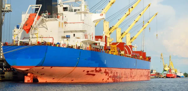 Großes Frachtschiff Bulk Carrier 187 Meter Länge Das Hafenterminal Beladen — Stockfoto
