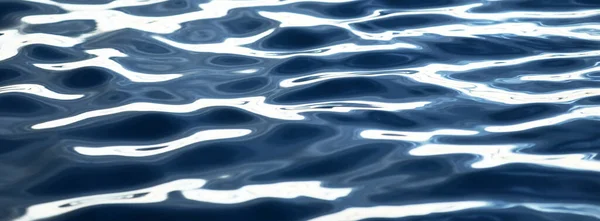 Zee Bij Zonsondergang Donker Water Oppervlak Close Abstract Natuurlijk Patroon — Stockfoto