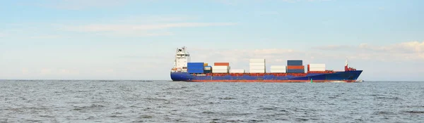 Großes Fracht Containerschiff Auf Der Ostsee Güterverkehr Logistik Globale Kommunikation — Stockfoto
