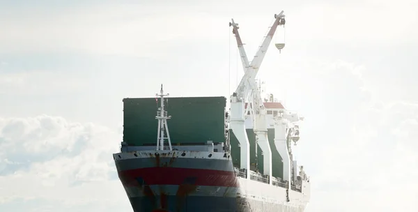 Groot Modern Algemeen Vrachtkraanschip 142 Meter Lengte Goederenvervoer Nautisch Schip — Stockfoto