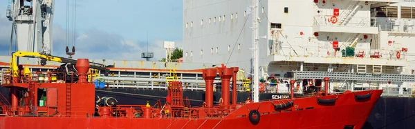 Navios Carga Carregar Terminal Portuário Guindastes Fundo Mar Báltico Bunkering — Fotografia de Stock