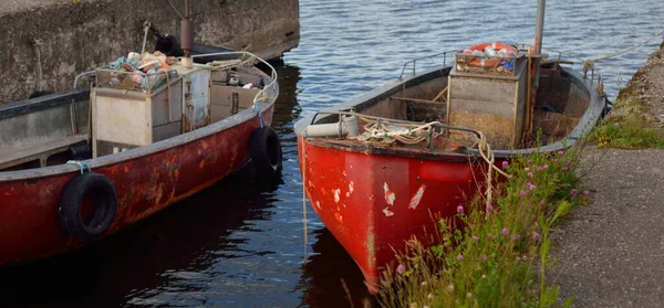 Einem Klaren Sommertag Ankerten Fischerboote Und Kutter Einem Steg Einem — Stockfoto