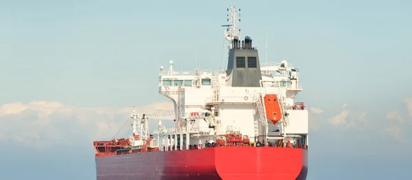 Duży Czerwony Statek Towarowy Zbiornikowiec Chemiczny Długość 184 Metry Pływający — Zdjęcie stockowe
