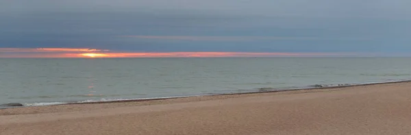 Dramatischer Sonnenuntergang Über Der Ostseeküste Strand Nach Dem Sturm Panoramablick — Stockfoto