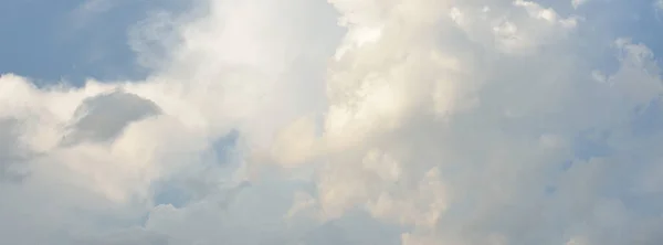 Paisaje Nublado Tormenta Épica Nubes Cúmulos Puesta Sol Ornamentales Blancas — Foto de Stock