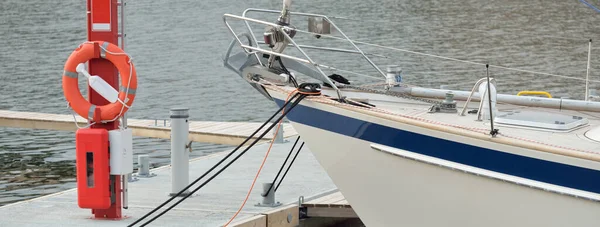 White Cruising Yacht Moored Pier New Yacht Marina Nautical Vessel — ストック写真