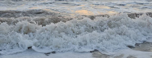 Ostsee Nach Dem Sturm Bei Sonnenuntergang Oberflächenstruktur Des Wassers Wellen — Stockfoto