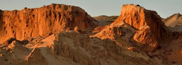 Panoramisch Uitzicht Rode Zandsteenkloof Steengroeve Bij Zonsondergang Heldere Blauwe Lucht — Stockfoto