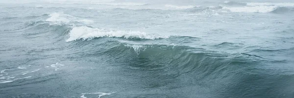 Mar Báltico Una Niebla Olas Salpicaduras Agua Tormenta Texturas Naturales —  Fotos de Stock