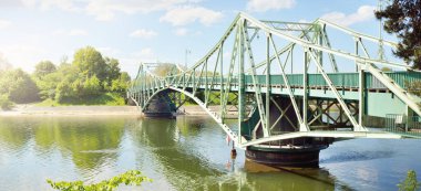 Oskara Kalpaka Swing Köprüsü, Liepaja, Letonya. Ulusal dönüm noktası, inşaat endüstrisi, mimari, tarih, navigasyon, ulaşım kavramları