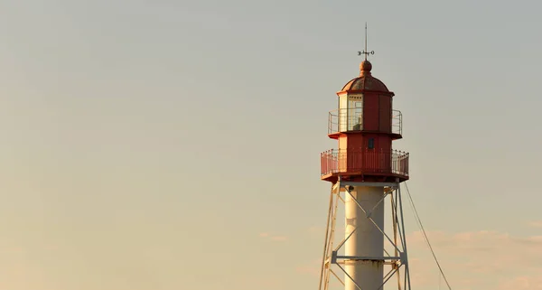 Leuchtturm Vor Strahlend Blauem Abendhimmel Sanftes Licht Goldene Stunde Pape — Stockfoto