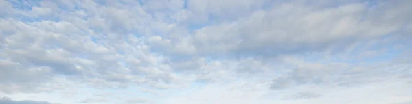 Чисте Блакитне Небо Після Шторму Яке Сонячне Світло Панорамне Зображення — стокове фото