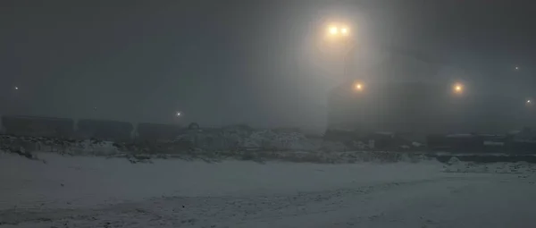 Beleuchtete Schneebedeckte Ostseeküste Port Terminal Hintergrund Schwarz Weiße Winterlandschaft Ökologie — Stockfoto