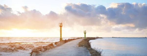 Old Pier Walkway Promenade Lighthouse Breakwaters Close Clear Blue Sky — Stock Photo, Image