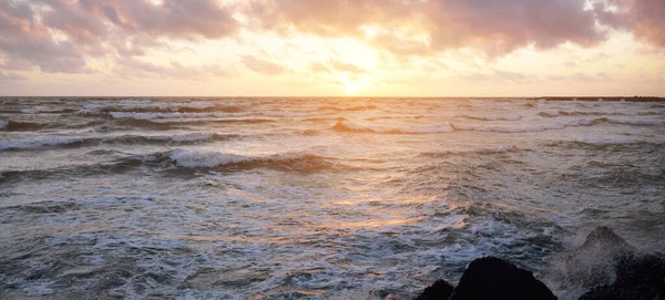 Baltic Sea Shore Blue Sky Glowing Pink Golden Sunset Clouds — Stock Photo, Image