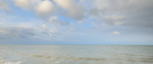 Воздушный Вид Побережья Балтийского Моря Закат Драматический Облачный Пейзаж Неустойчивая — стоковое фото
