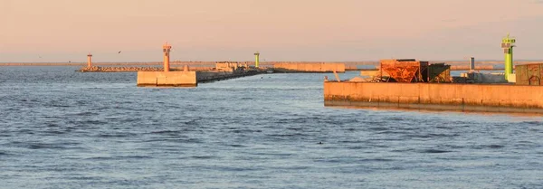 Cargo Port Entering Baltic Sea Lighthouse Freight Transportation Nautical Vessel — Fotografia de Stock