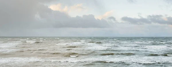 Baltic Sea Storm Dramatic Sky Glowing Clouds Soft Sunlight Waves — Stock Photo, Image