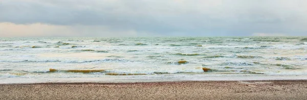 Mar Baltico Dopo Tempesta Cielo Drammatico Nuvole Incandescenti Luce Solare — Foto Stock