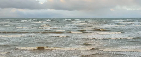 Mar Báltico Depois Tempestade Céu Dramático Nuvens Brilhantes Luz Solar — Fotografia de Stock