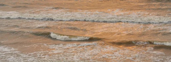 Oppervlaktestructuur Van Zeewater Golven Spalken Storm Zacht Zonlicht Panoramisch Beeld — Stockfoto