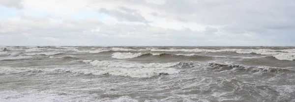 风暴过后的波罗的海日落了风景如画的全景 恶劣天气 气候变化 — 图库照片